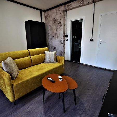 Ferienwohnung Stylish Studio In The Heart Of Tirana #3 Exterior foto