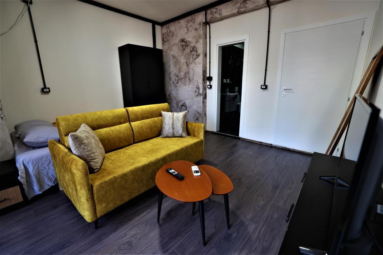 Ferienwohnung Stylish Studio In The Heart Of Tirana #3 Exterior foto